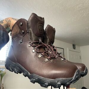 Brand New Mens Oboz Hiking Boots